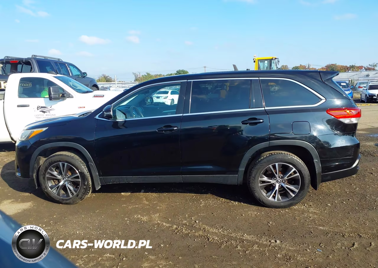 2019 Toyota Highlander Le VIN:5TDBZRFH7KS986014 - 14