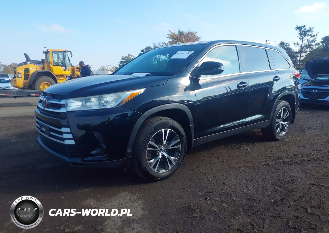 2019 Toyota Highlander Le VIN:5TDBZRFH7KS986014 - 2