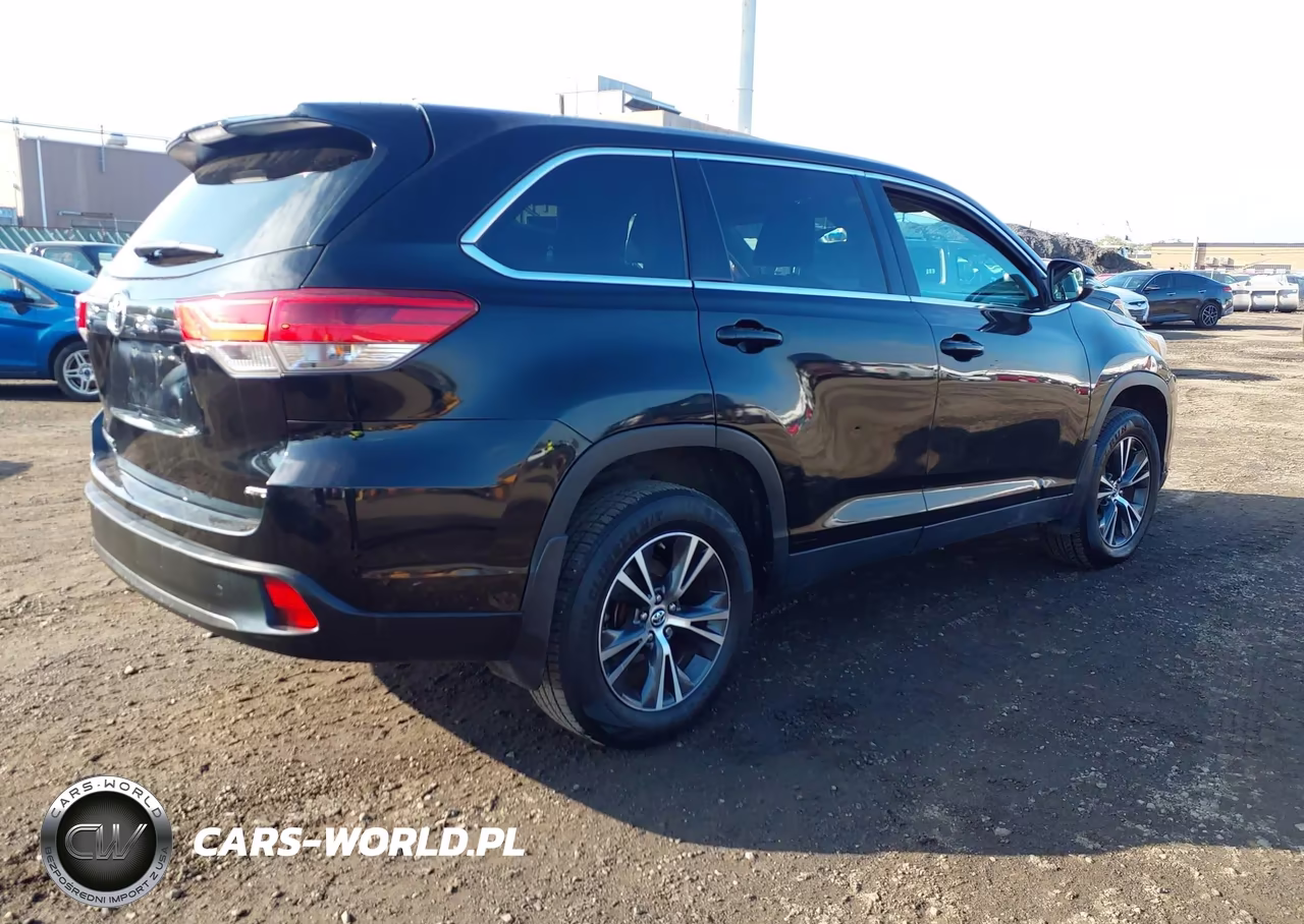 2019 Toyota Highlander Le VIN:5TDBZRFH7KS986014 - 4