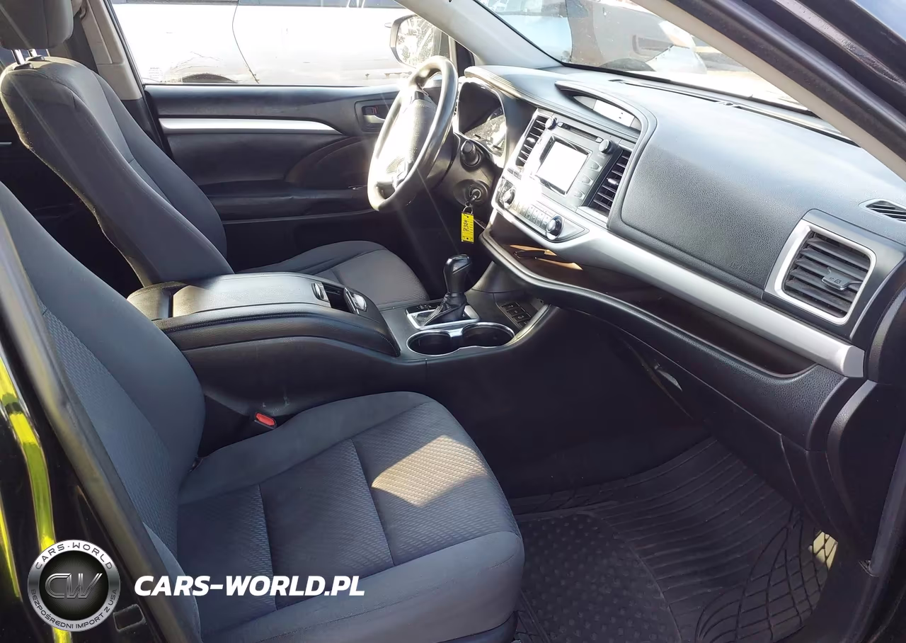 2019 Toyota Highlander Le VIN:5TDBZRFH7KS986014 - 5