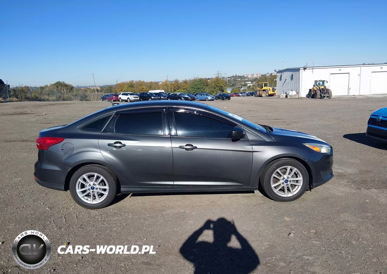 2018 Ford Focus Se VIN:1FADP3F28JL236960 - 13