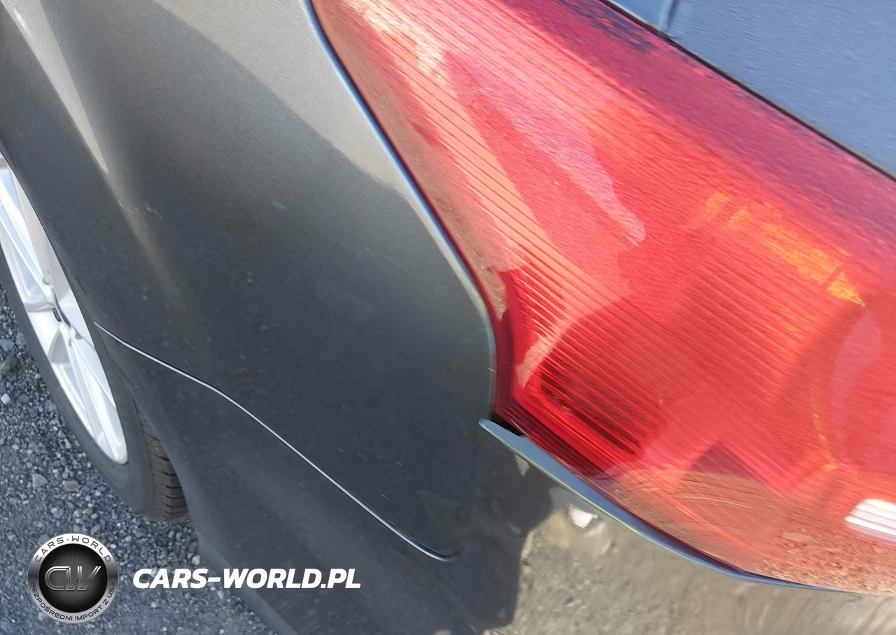 2018 Ford Focus Se VIN:1FADP3F28JL236960 - 18