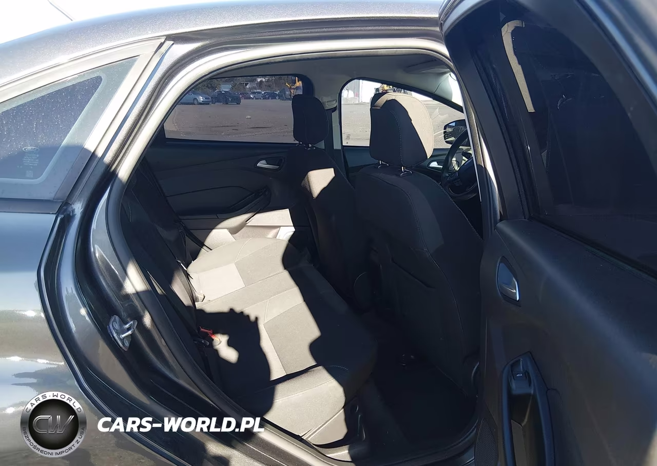 2018 Ford Focus Se VIN:1FADP3F28JL236960 - 8
