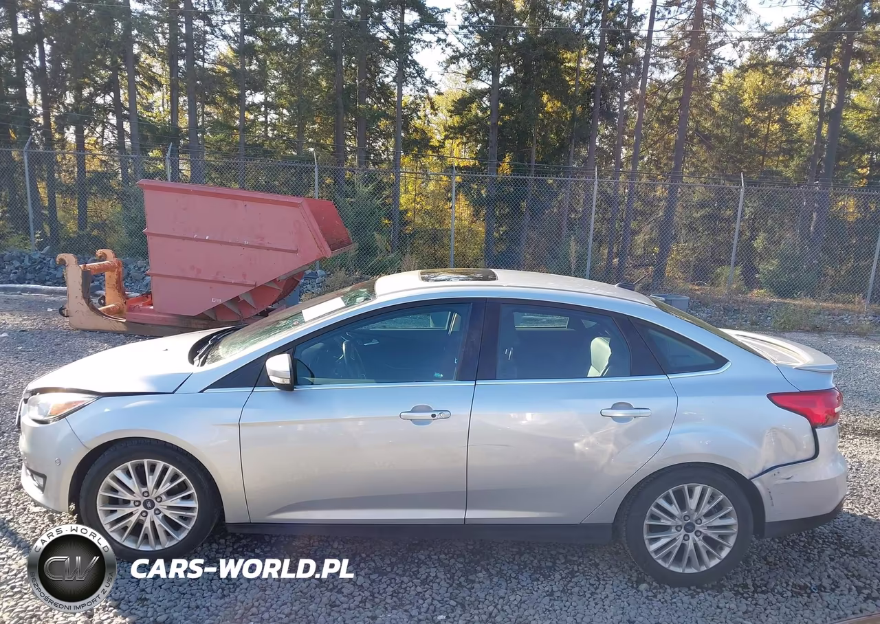 2015 Ford Focus Titanium VIN:1FADP3J20FL324108 - 14