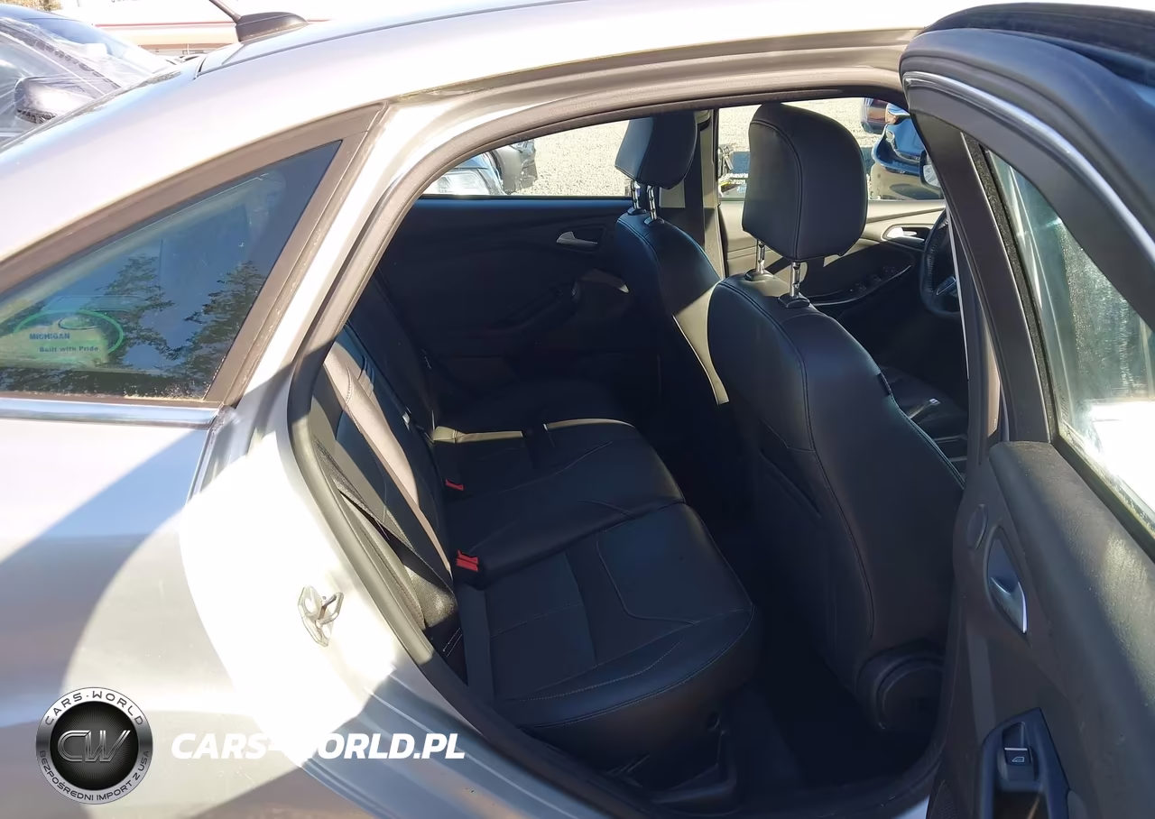 2015 Ford Focus Titanium VIN:1FADP3J20FL324108 - 18