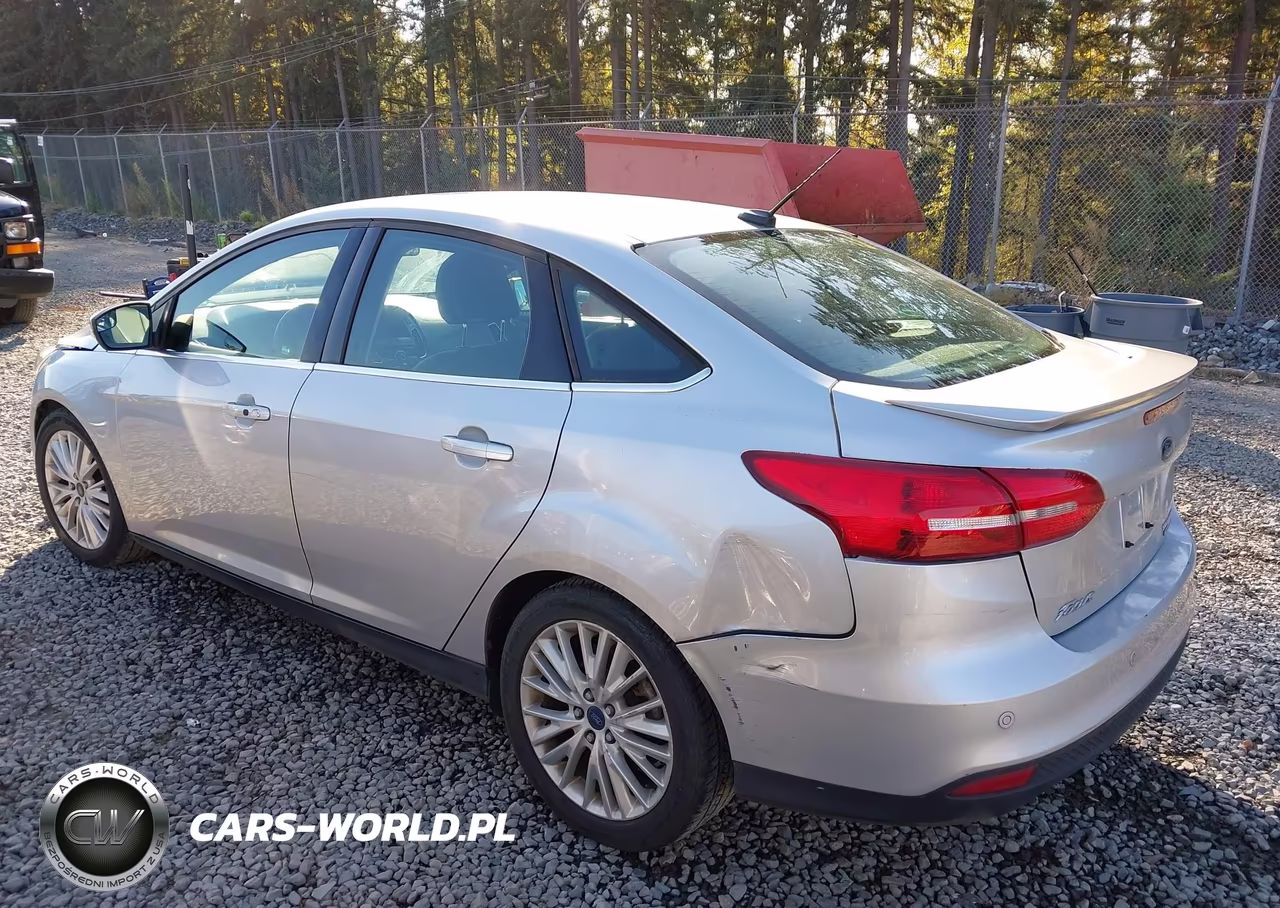 2015 Ford Focus Titanium VIN:1FADP3J20FL324108 - 3