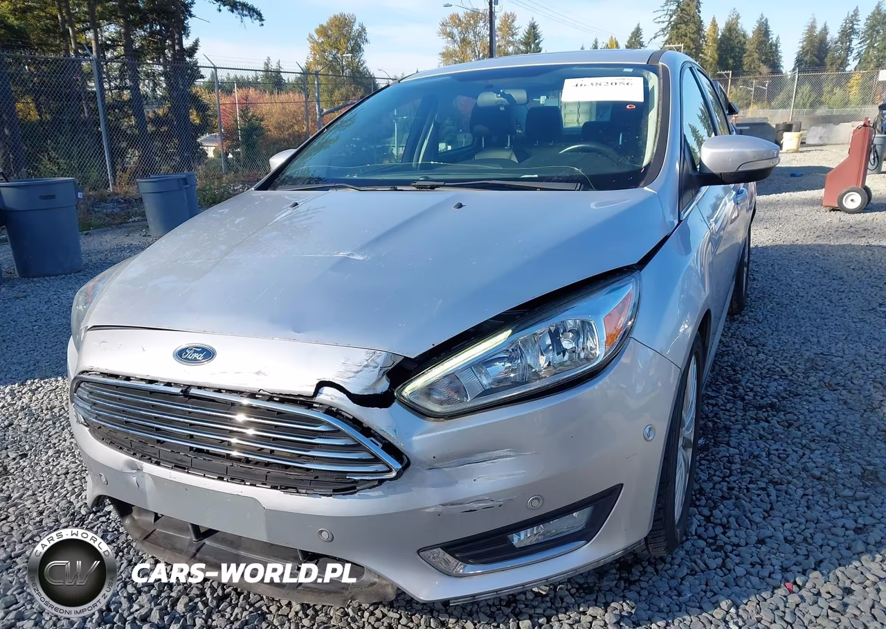 2015 Ford Focus Titanium VIN:1FADP3J20FL324108 - 6