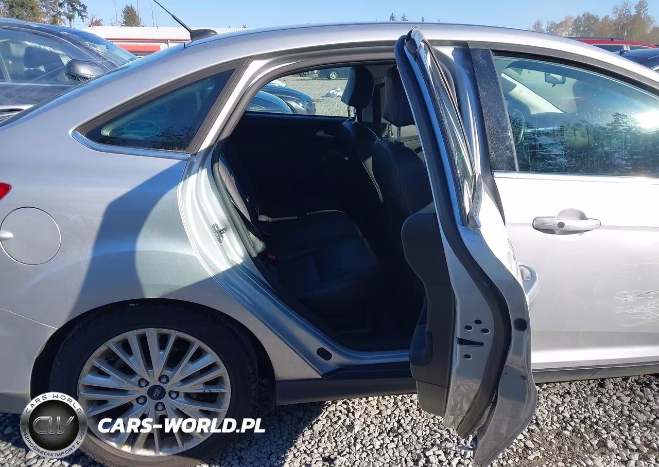 2015 Ford Focus Titanium VIN:1FADP3J20FL324108 - 8