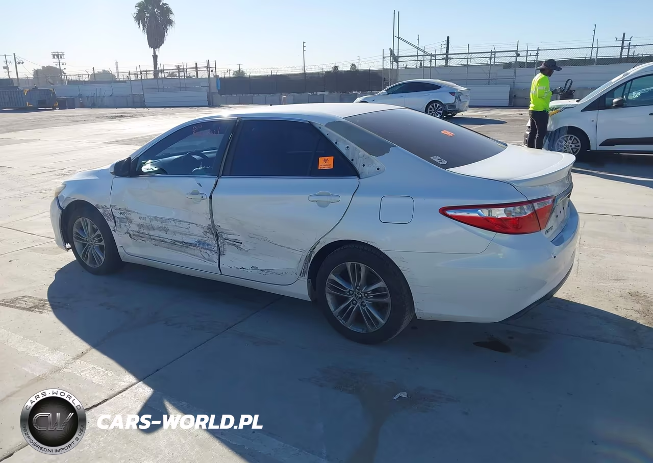 2015 Toyota Camry Se VIN:4T1BF1FK0FU057138 - 3