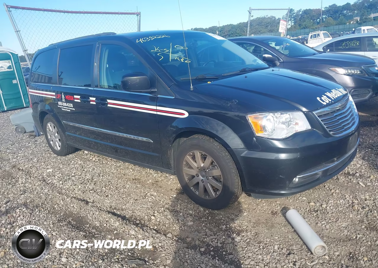 2013 Chrysler Town & Country Touring – zdjęcie 1 z 12