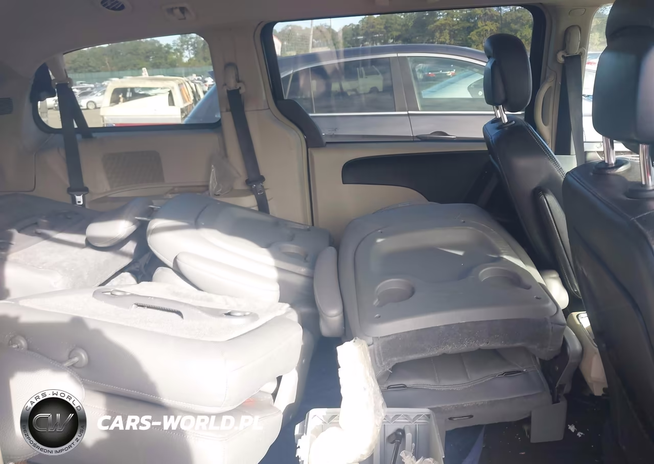 2013 Chrysler Town & Country Touring VIN:2C4RC1BG1DR647646 - 8