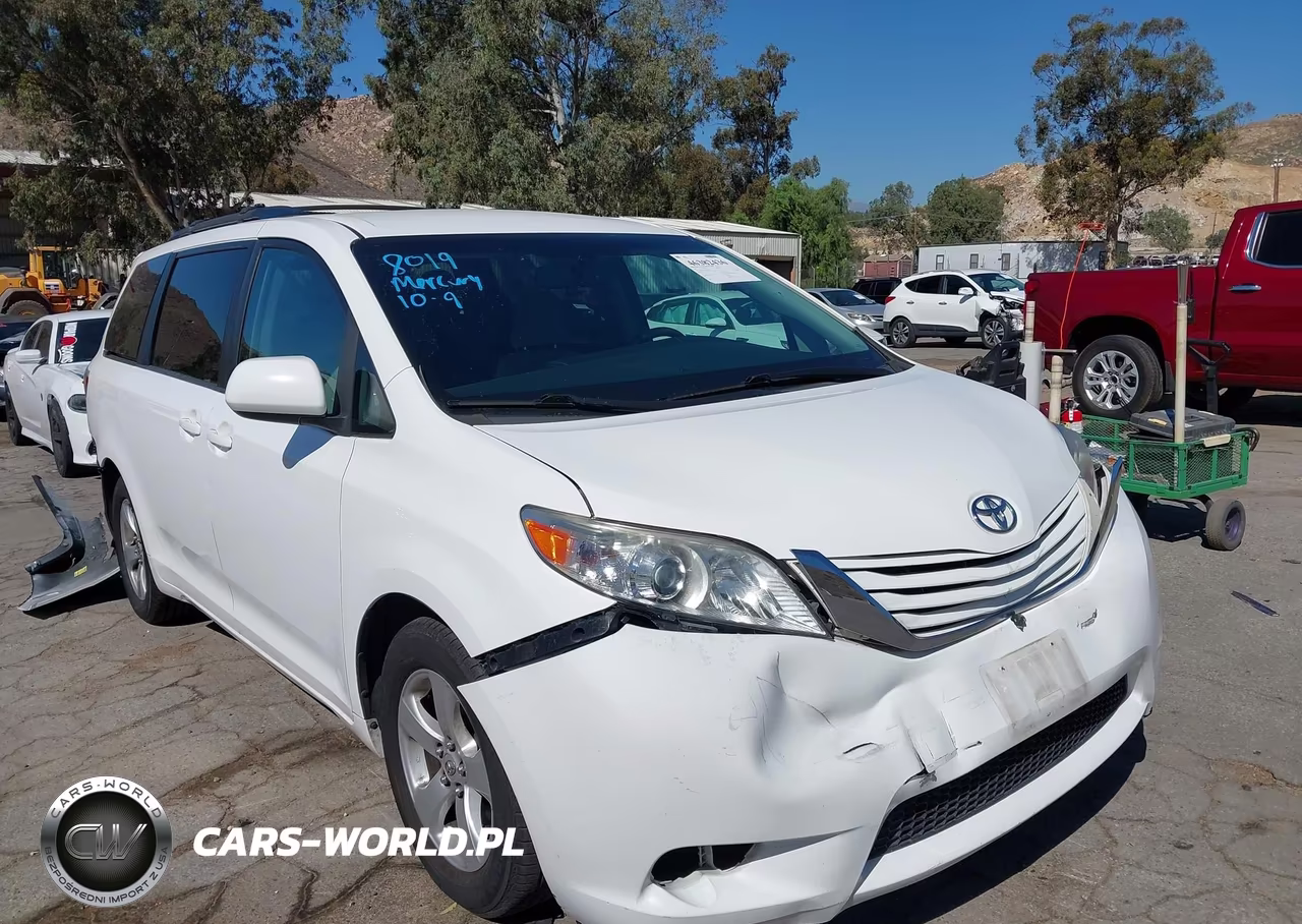 2017 Toyota Sienna Le 8 Passenger
