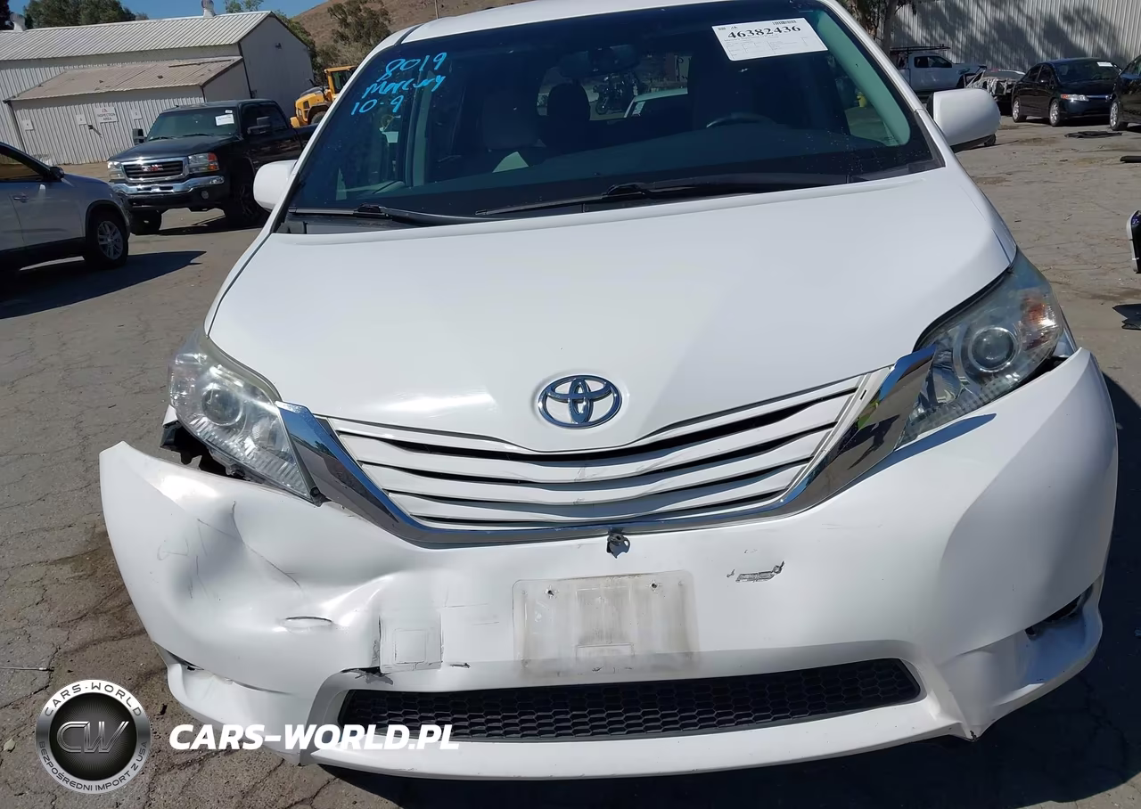 2017 Toyota Sienna Le 8 Passenger VIN:5TDKZ3DCXHS885367 - 12