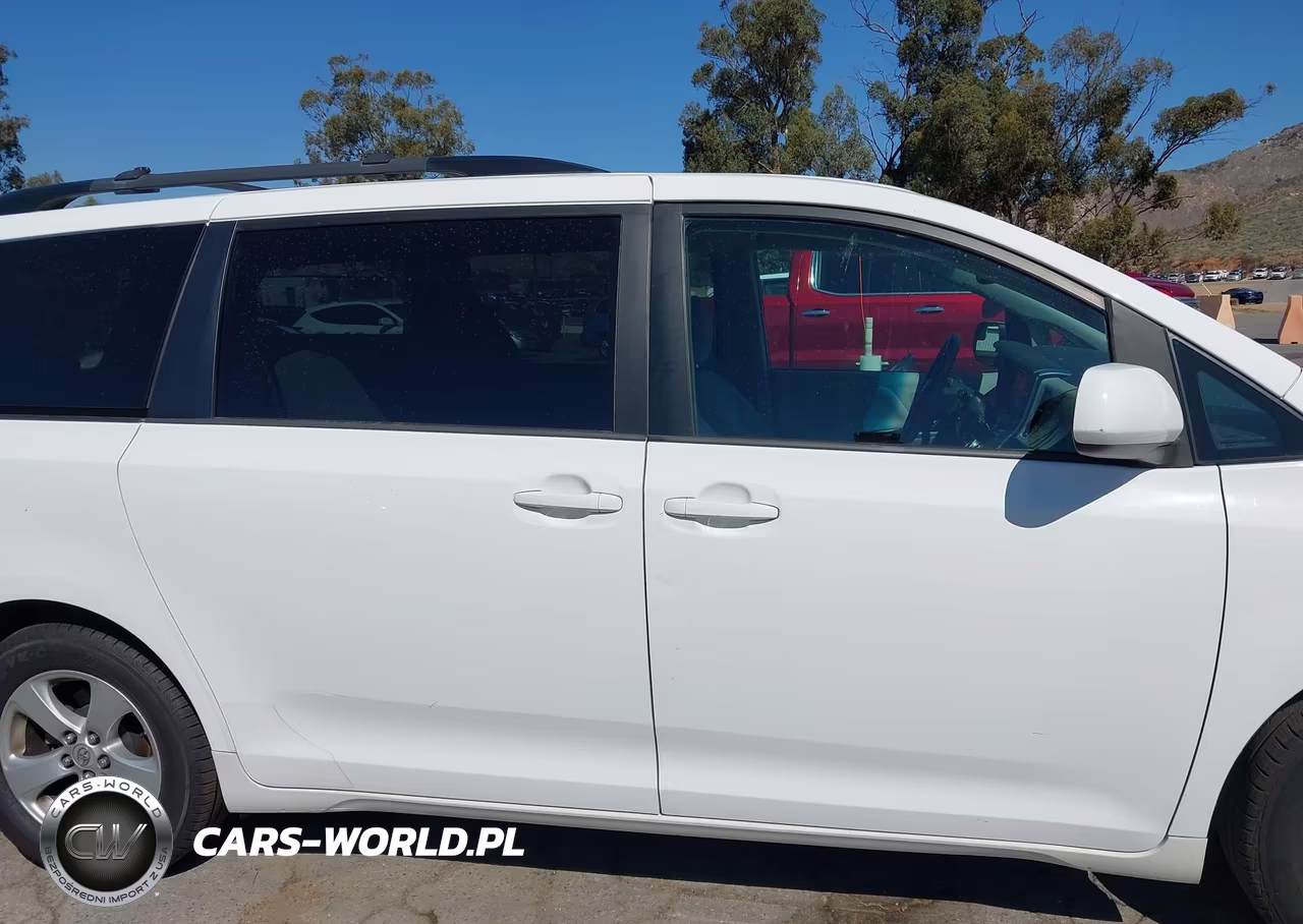 2017 Toyota Sienna Le 8 Passenger VIN:5TDKZ3DCXHS885367 - 13