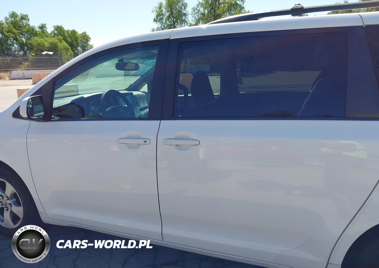 2017 Toyota Sienna Le 8 Passenger VIN:5TDKZ3DCXHS885367 - 14