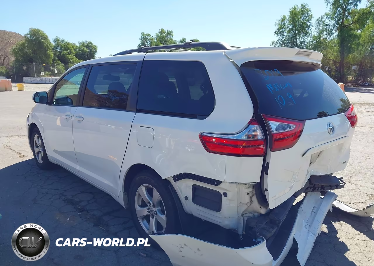 2017 Toyota Sienna Le 8 Passenger VIN:5TDKZ3DCXHS885367 - 3