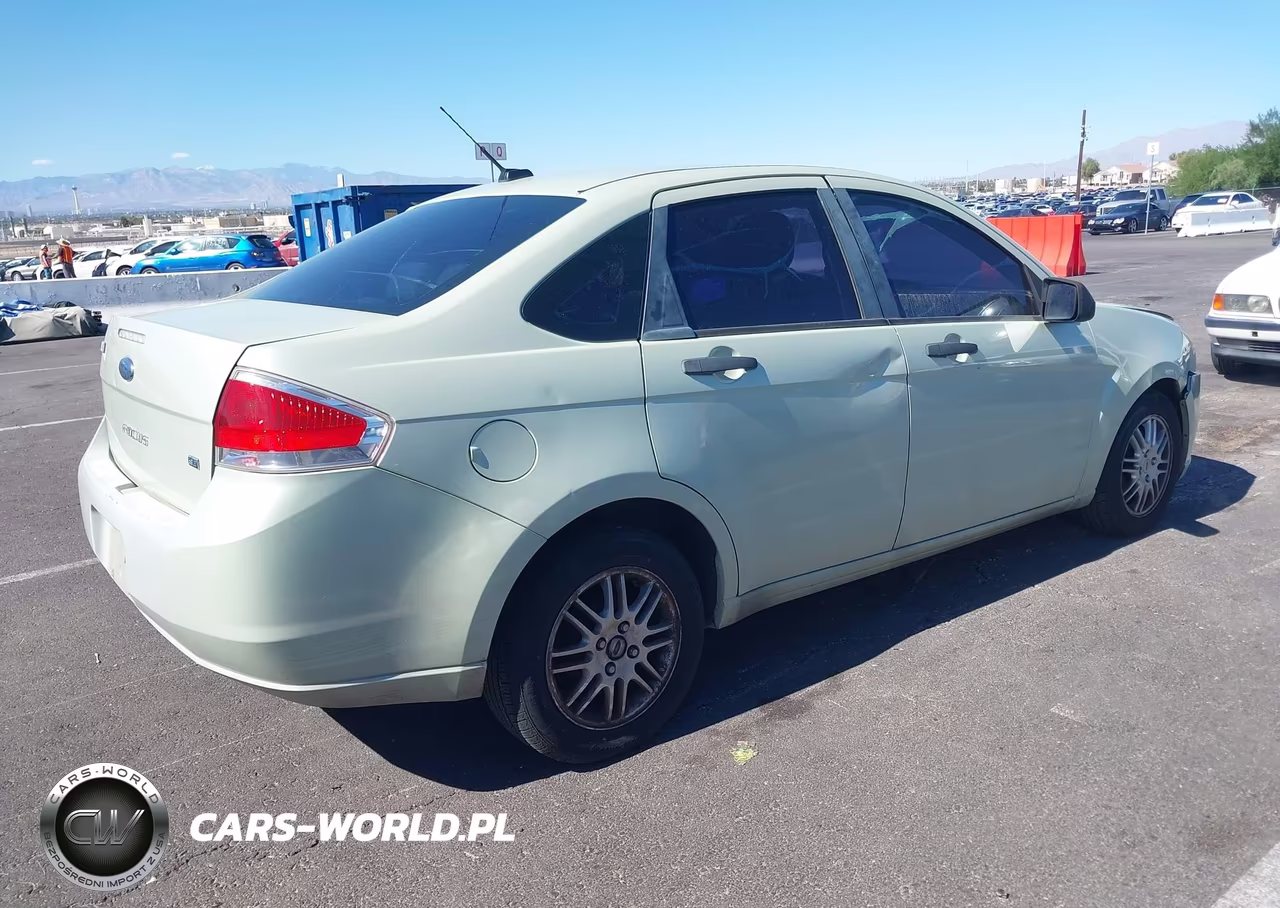2011 Ford Focus Se VIN:1FAHP3FN4BW161895 - 4