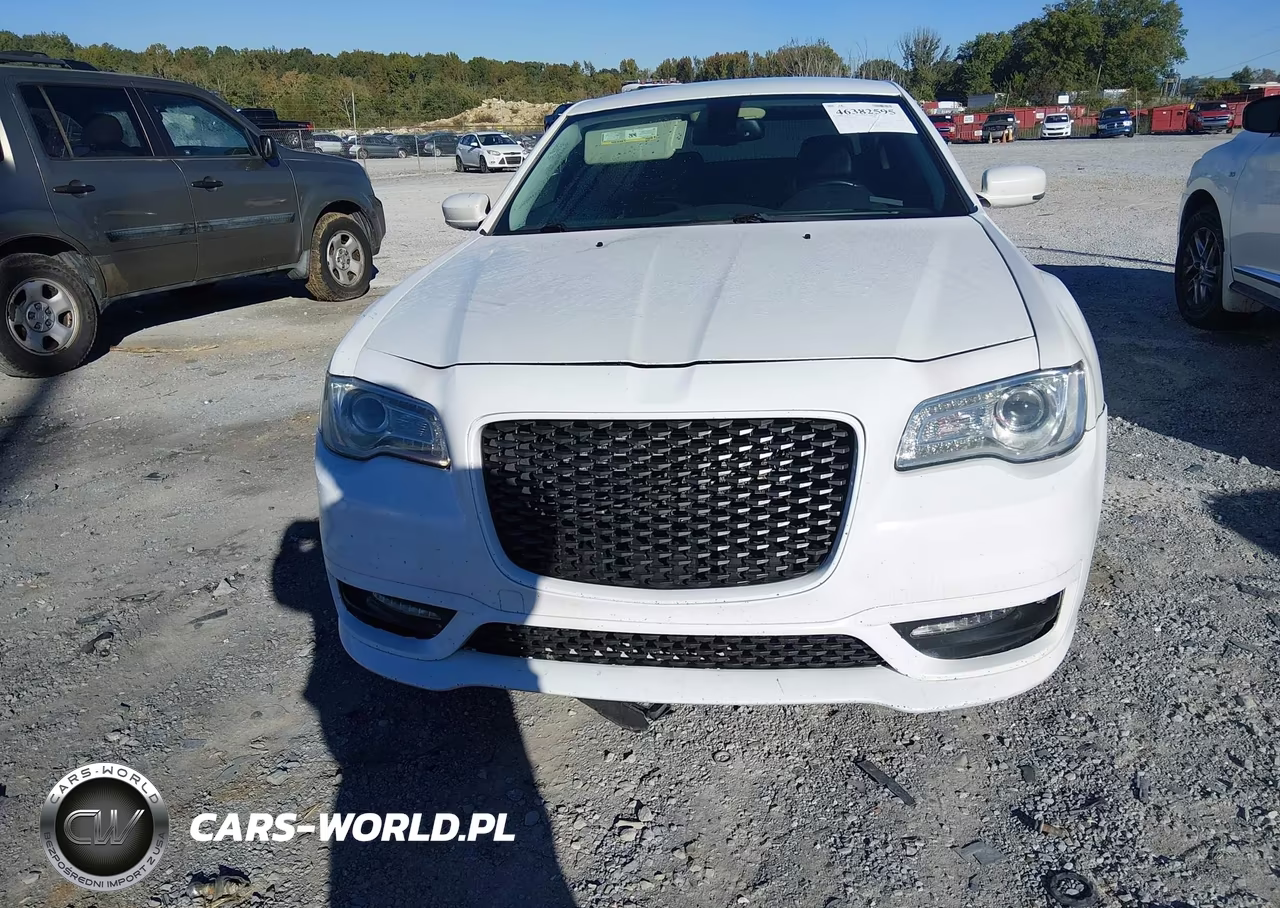 2015 Chrysler 300 Limited VIN:2C3CCAAG7FH743673 - 13