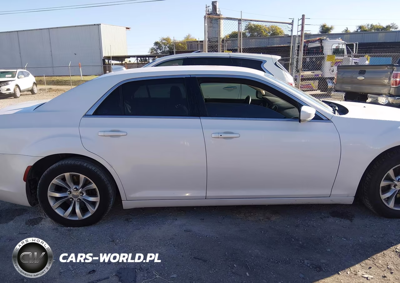 2015 Chrysler 300 Limited VIN:2C3CCAAG7FH743673 - 14