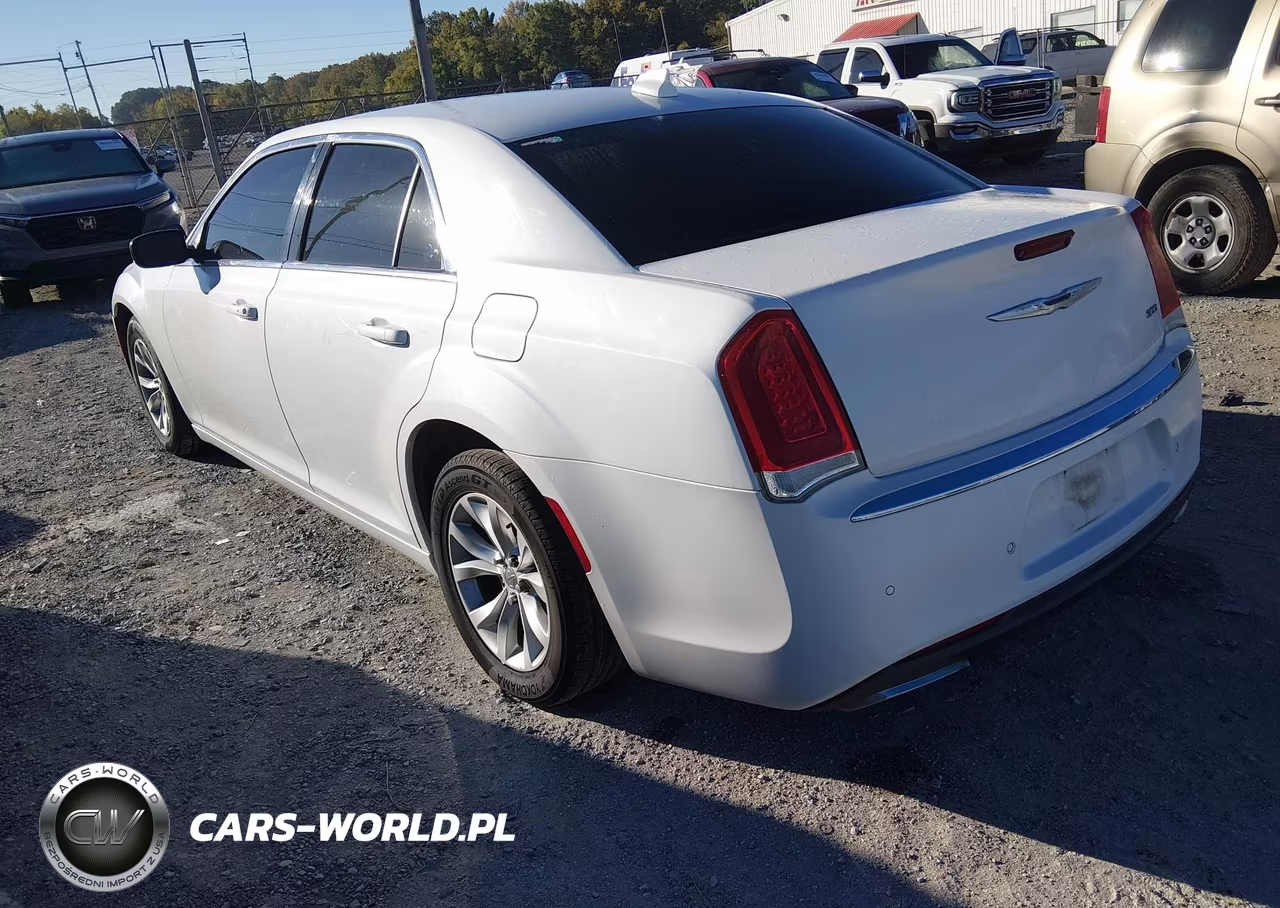 2015 Chrysler 300 Limited VIN:2C3CCAAG7FH743673 - 3