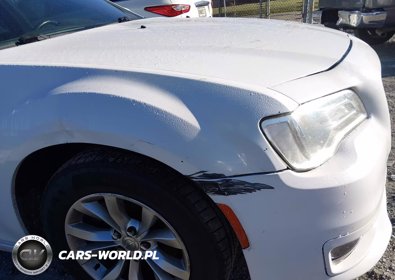 2015 Chrysler 300 Limited VIN:2C3CCAAG7FH743673 - 6