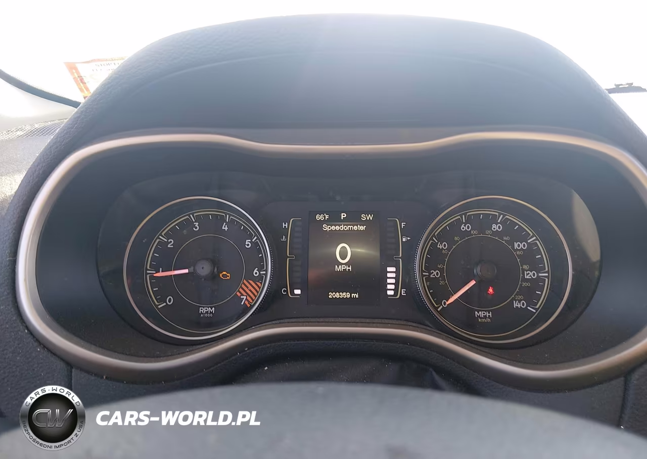 2014 Jeep Cherokee Latitude VIN:1C4PJMCB2EW164211 - 7