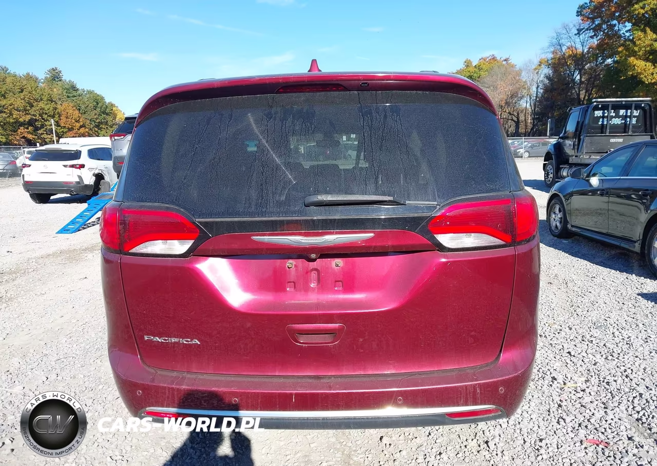 2017 Chrysler Pacifica Touring-L VIN:2C4RC1BG6HR510109 - 16