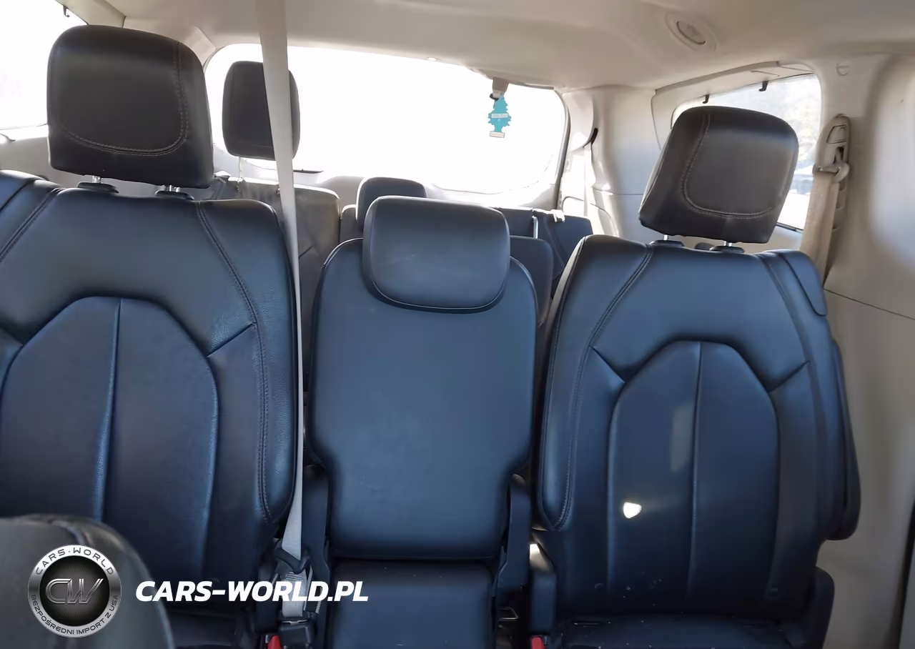 2017 Chrysler Pacifica Touring-L VIN:2C4RC1BG6HR510109 - 8