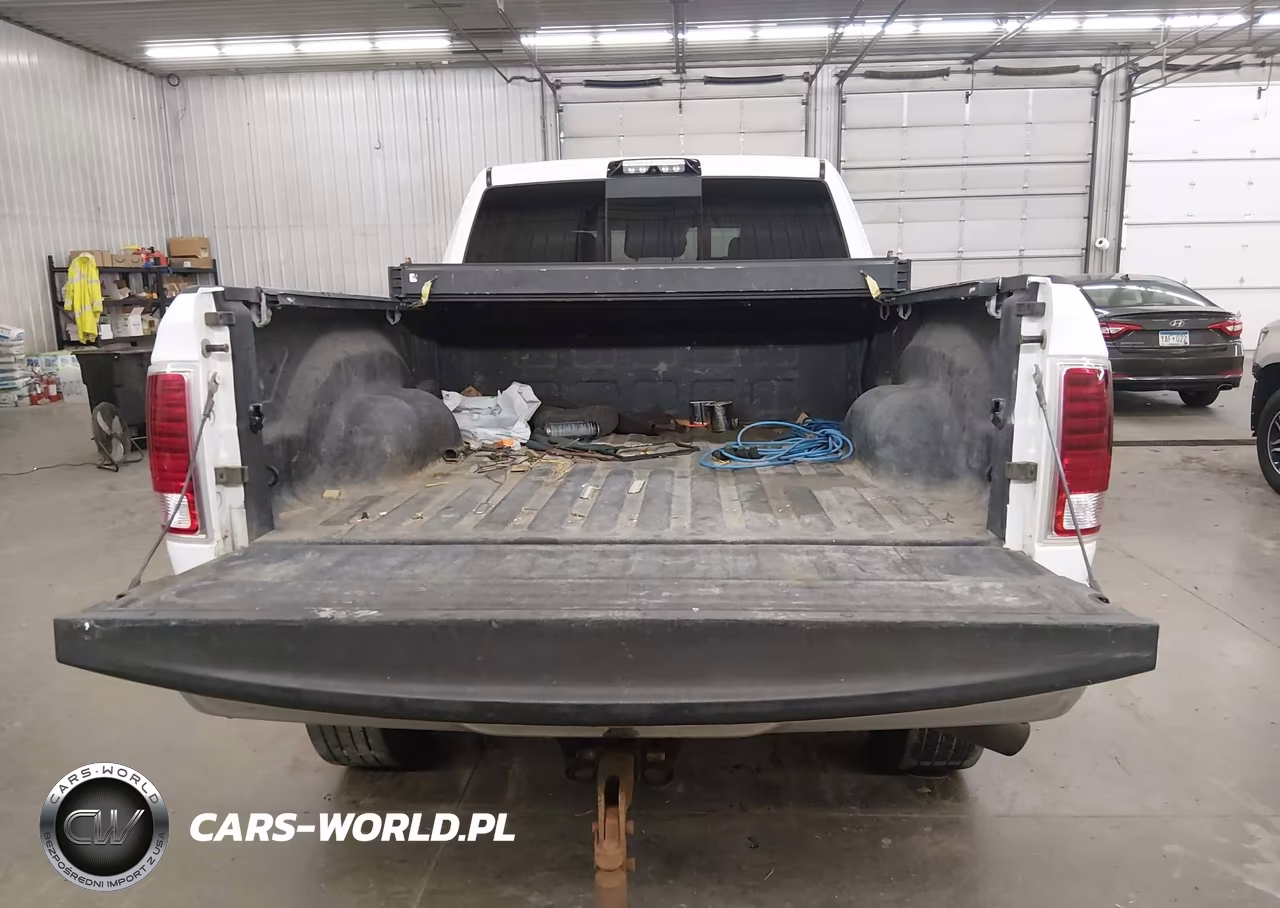2016 Ram 2500 Laramie VIN:3C6UR5NJ7GG286657 - 17