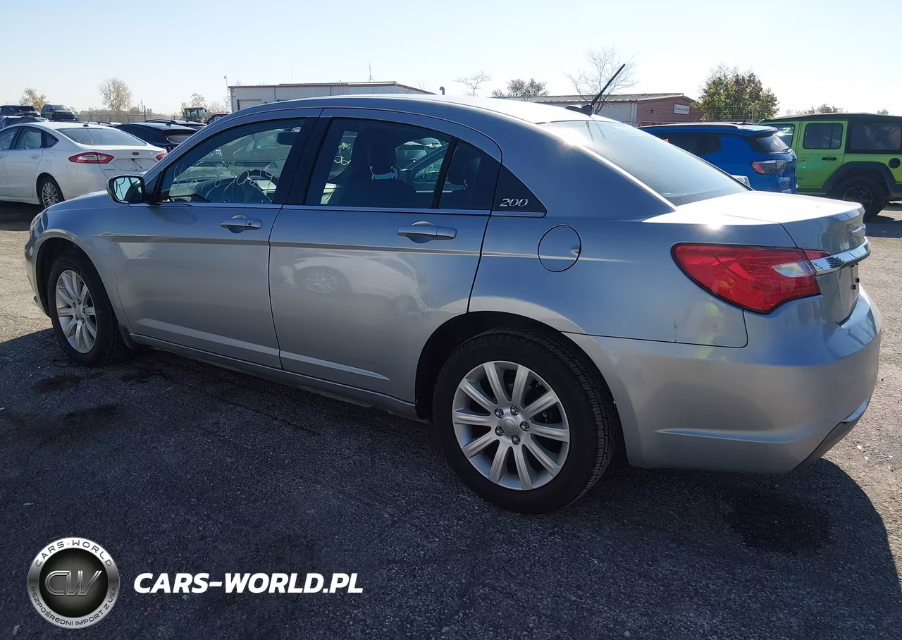 2013 Chrysler 200 Touring VIN:1C3CCBBBXDN605462 - 3