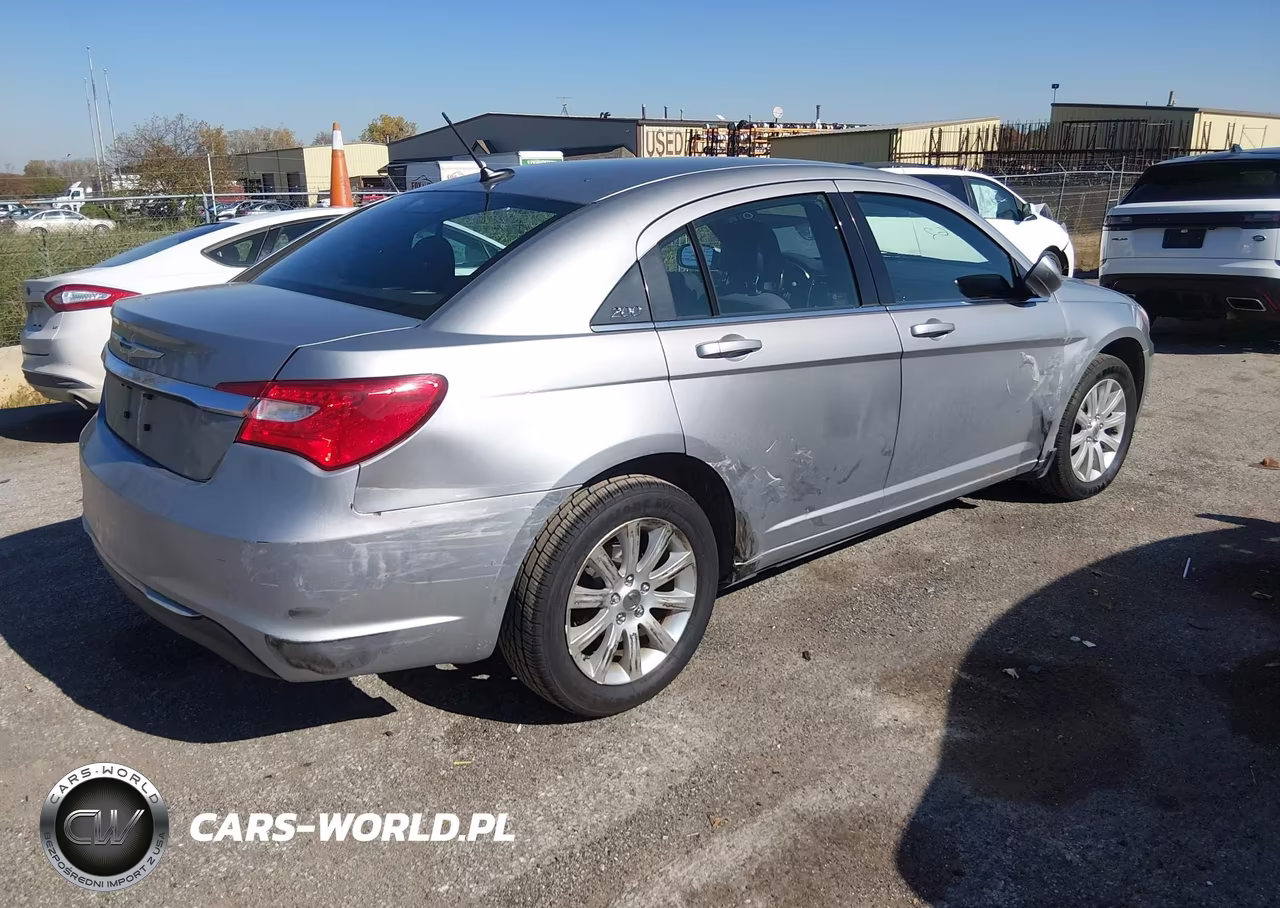 2013 Chrysler 200 Touring VIN:1C3CCBBBXDN605462 - 4
