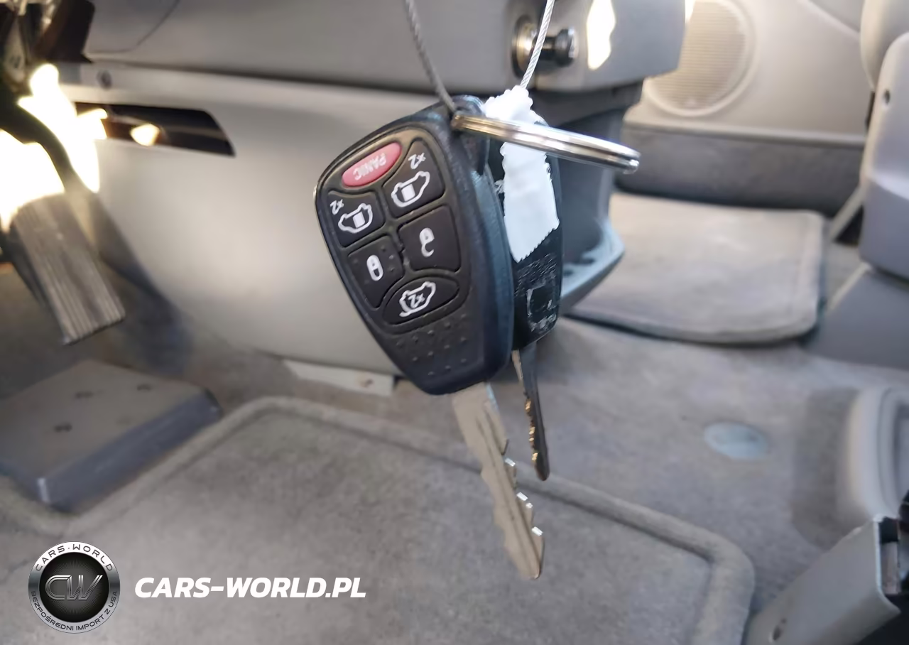 2005 Chrysler Town & Country Limited VIN:2C8GP64L55R245146 - 11