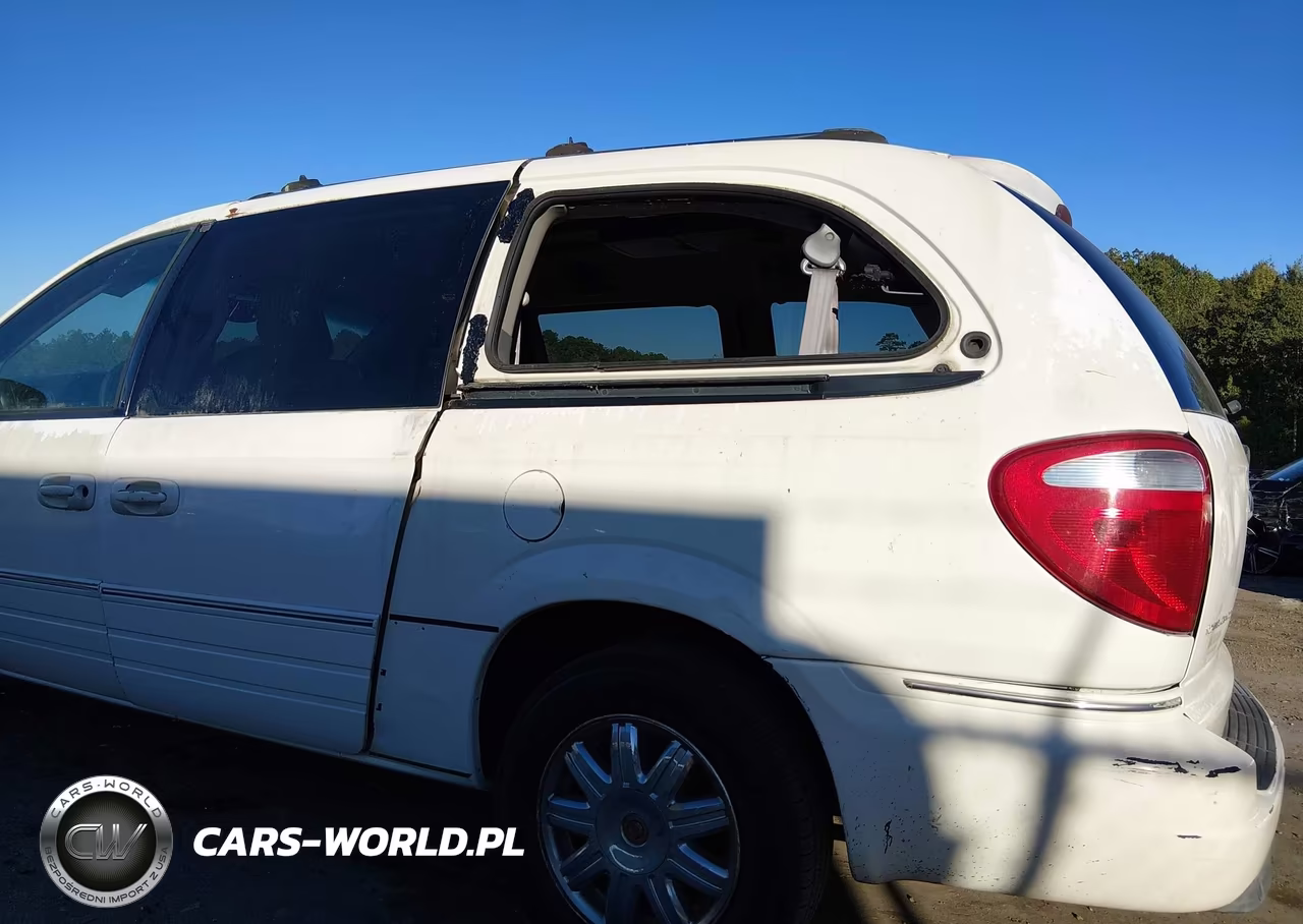 2005 Chrysler Town & Country Limited VIN:2C8GP64L55R245146 - 13