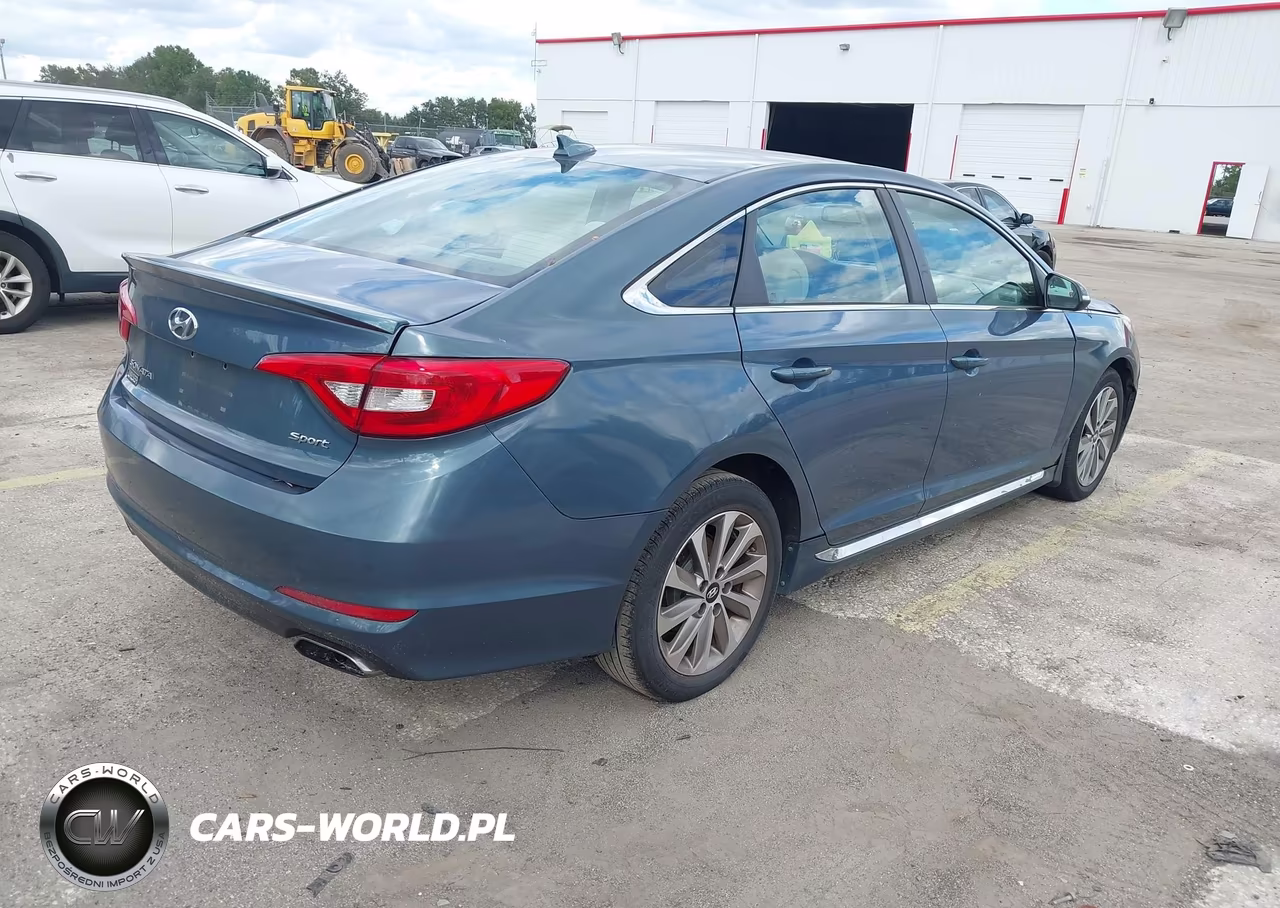 2015 Hyundai Sonata Sport VIN:5NPE34AF7FH211280 - 4