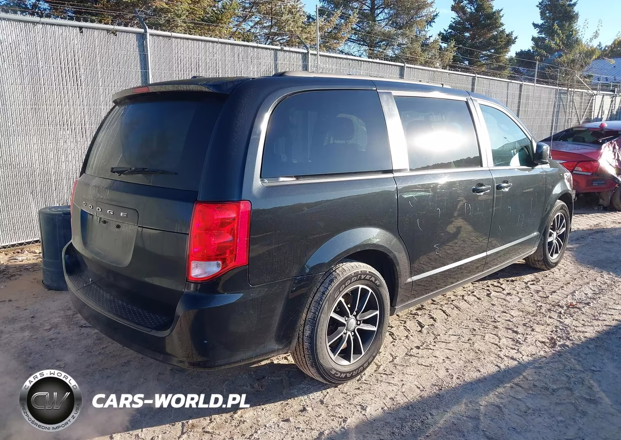 2018 Dodge Grand Caravan Sxt VIN:2C4RDGCG6JR304888 - 4