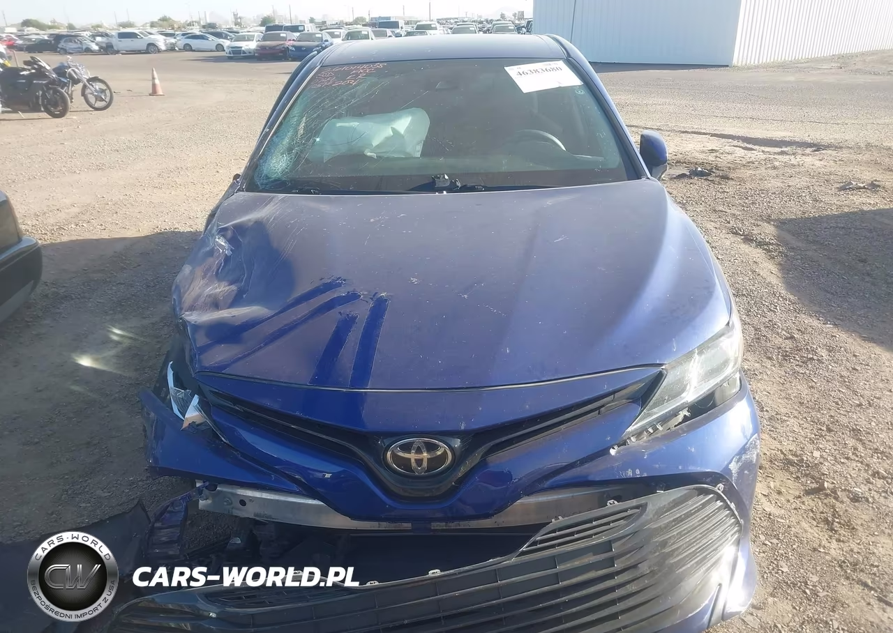 2018 Toyota Camry Le VIN:4T1B11HK3JU590749 - 12