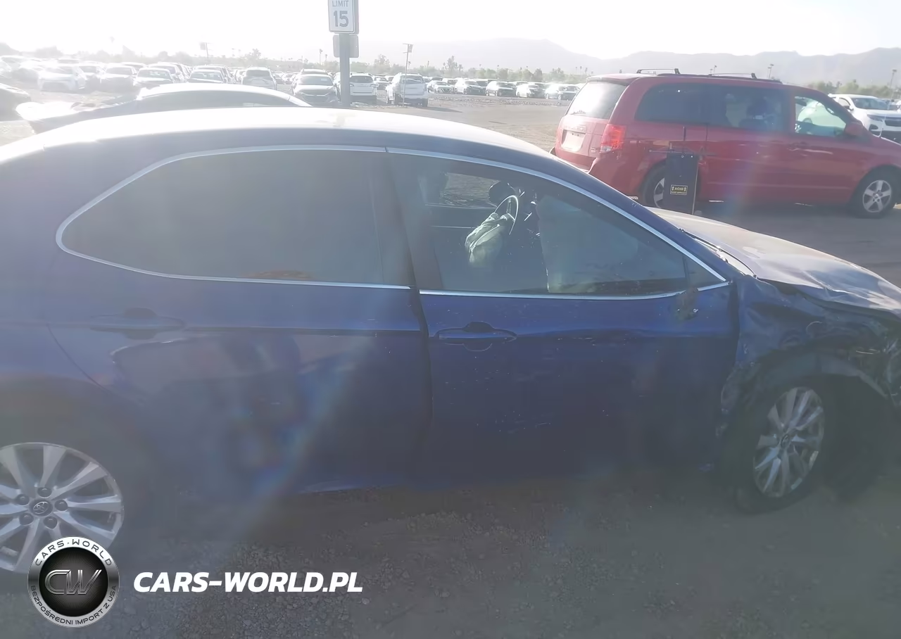 2018 Toyota Camry Le VIN:4T1B11HK3JU590749 - 13