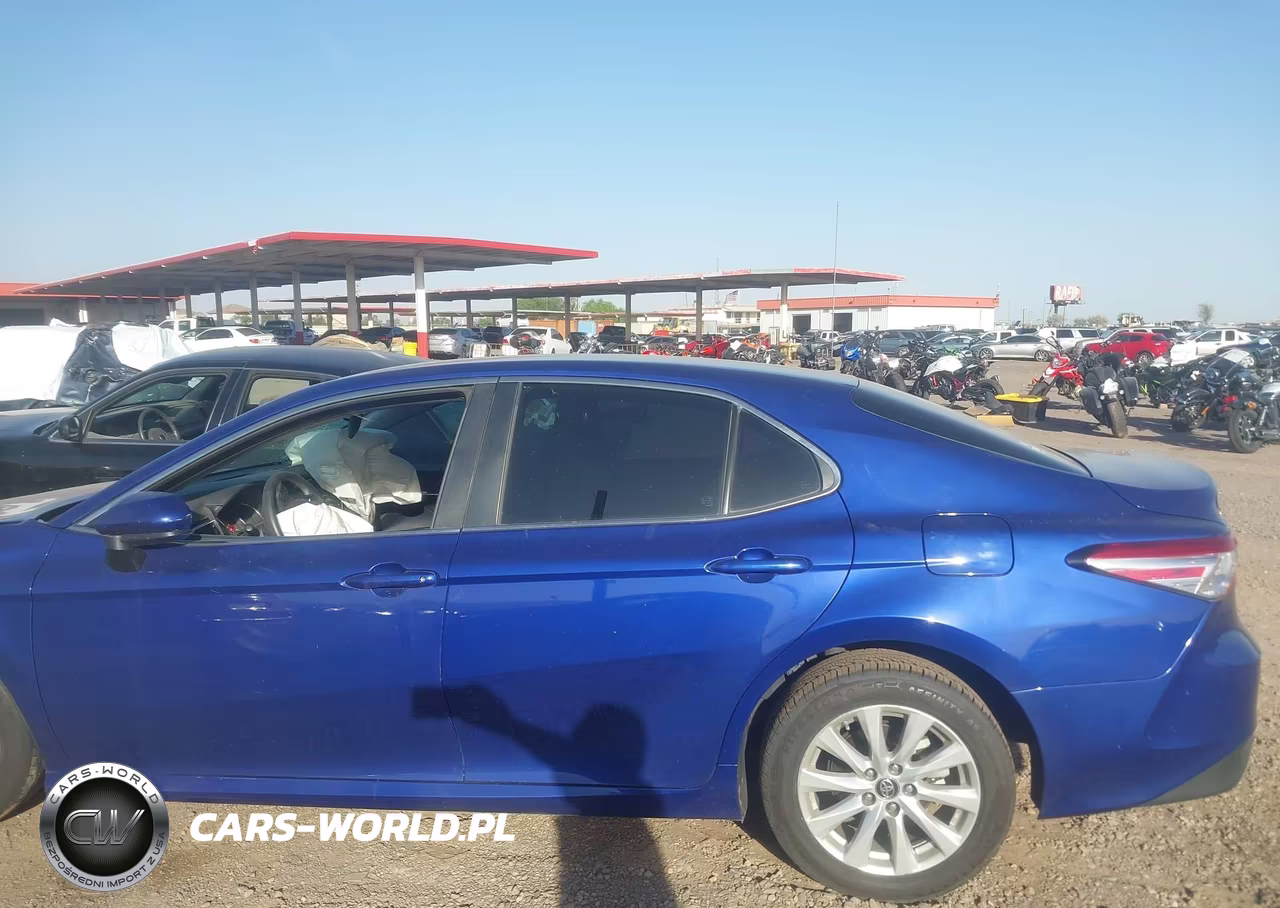 2018 Toyota Camry Le VIN:4T1B11HK3JU590749 - 14