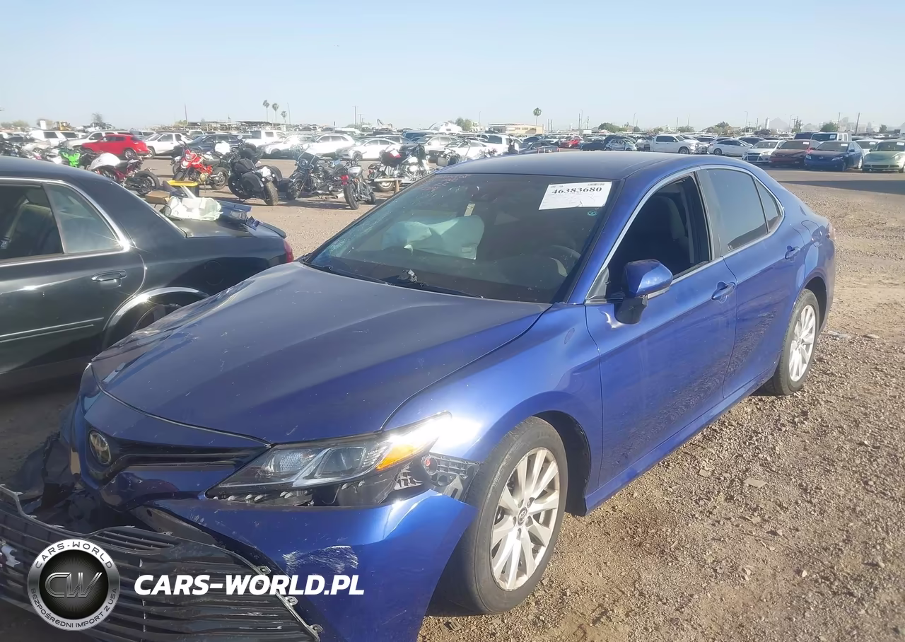 2018 Toyota Camry Le VIN:4T1B11HK3JU590749 - 2