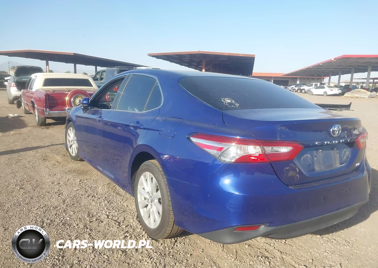2018 Toyota Camry Le VIN:4T1B11HK3JU590749 - 3
