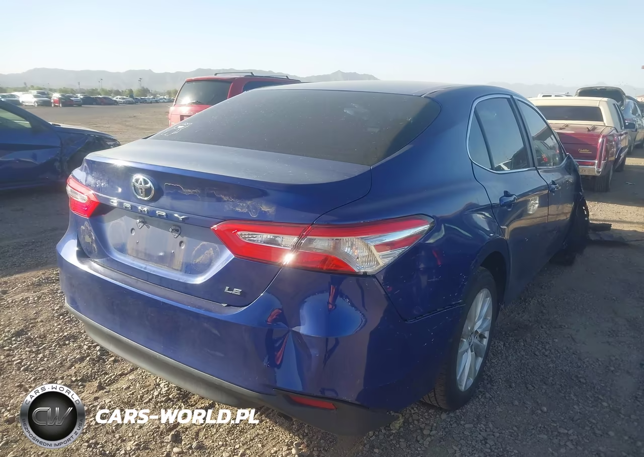 2018 Toyota Camry Le VIN:4T1B11HK3JU590749 - 4
