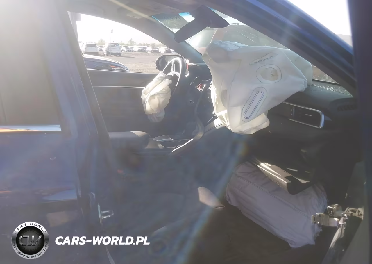2018 Toyota Camry Le VIN:4T1B11HK3JU590749 - 5
