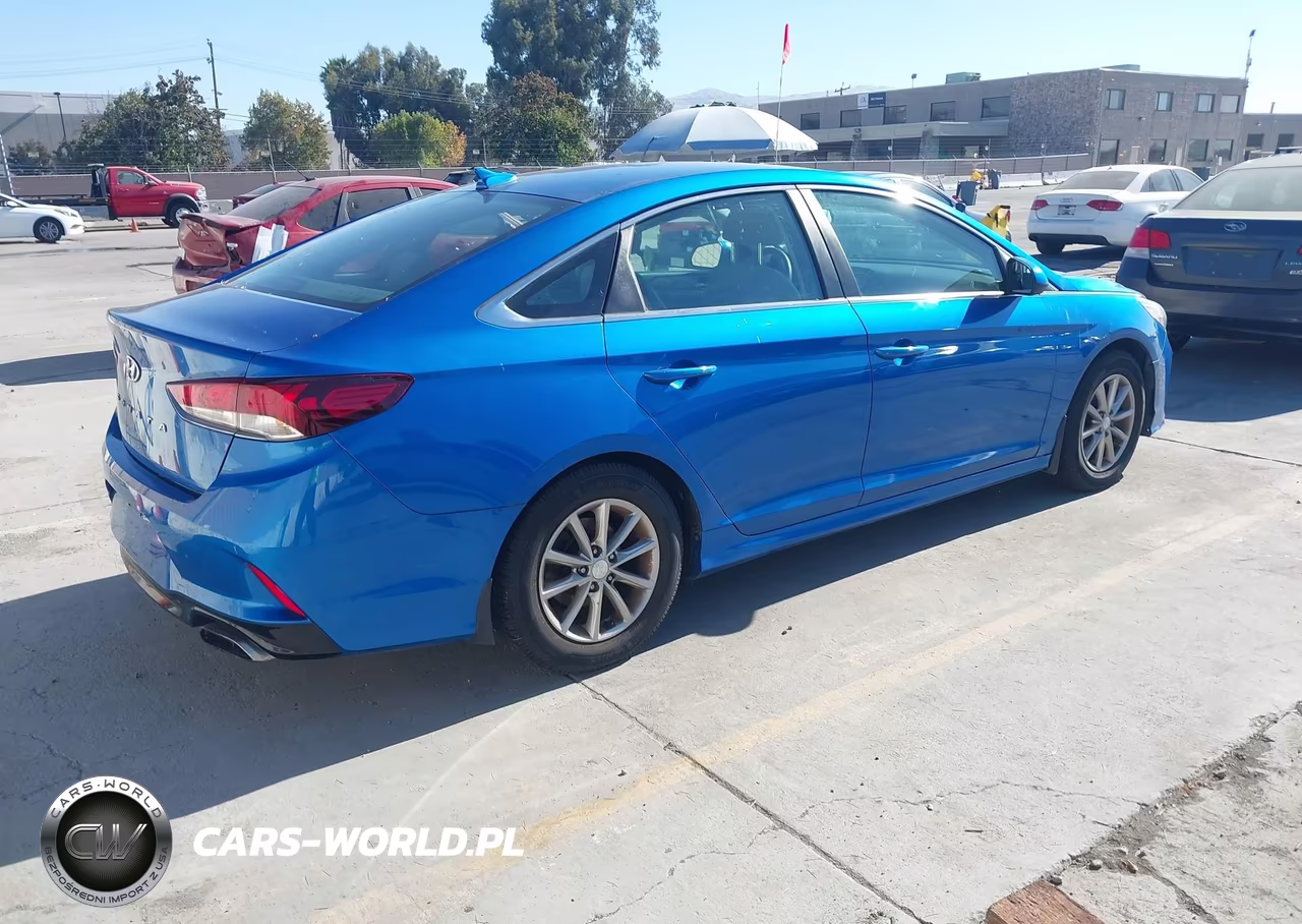 2018 Hyundai Sonata Se VIN:5NPE24AF8JH670068 - 4