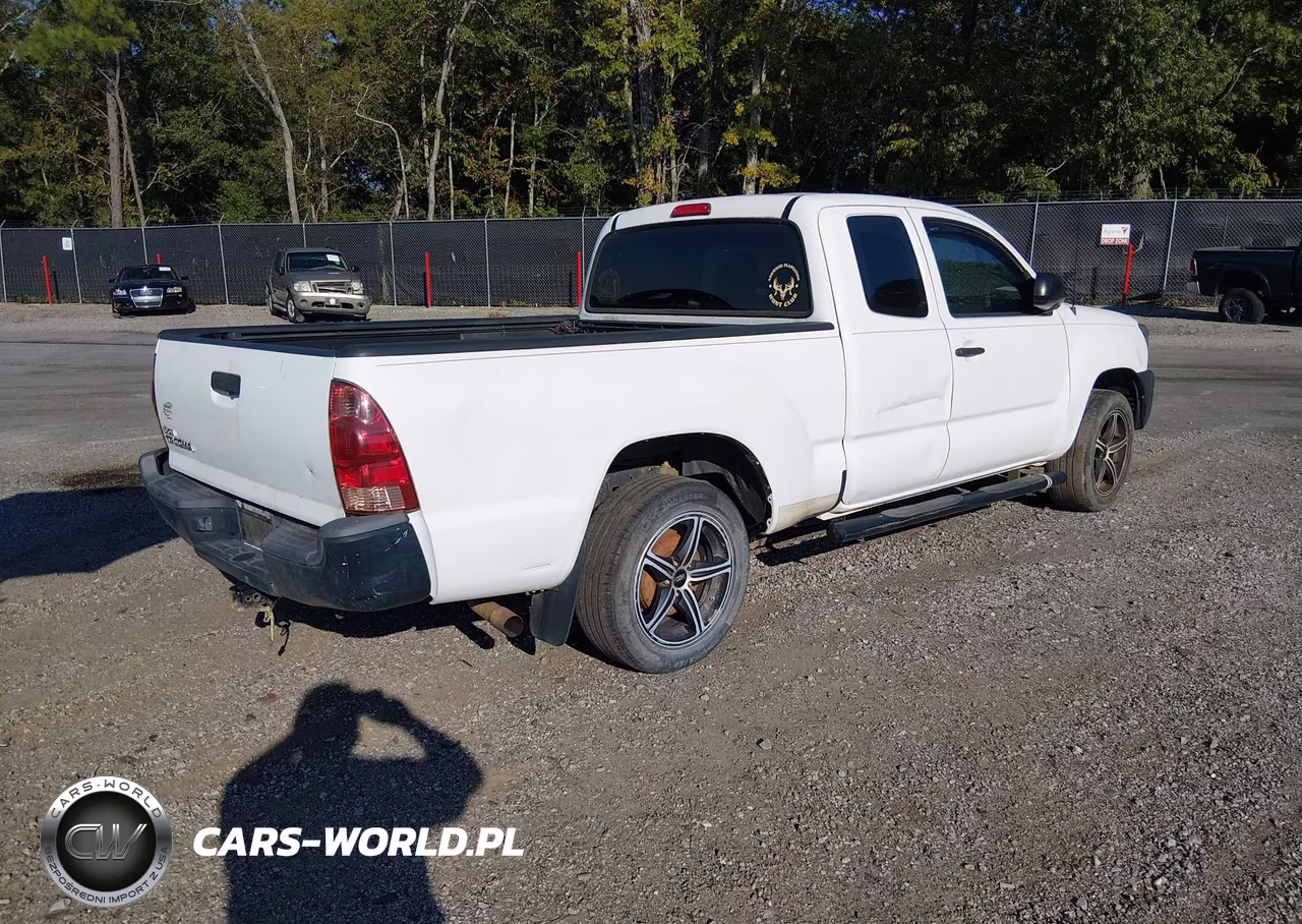 2015 Toyota Tacoma VIN:5TFTX4CN4FX047782 - 4