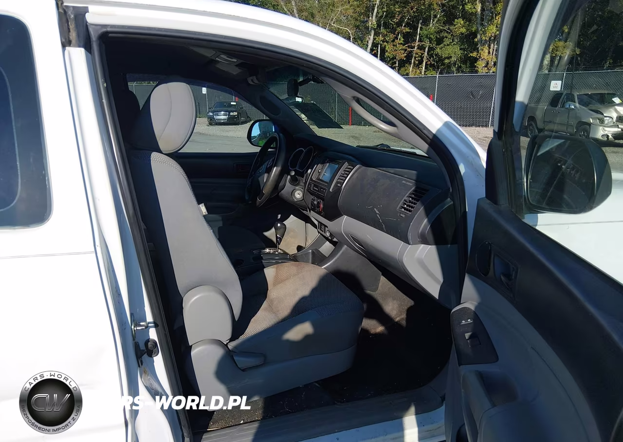 2015 Toyota Tacoma VIN:5TFTX4CN4FX047782 - 5