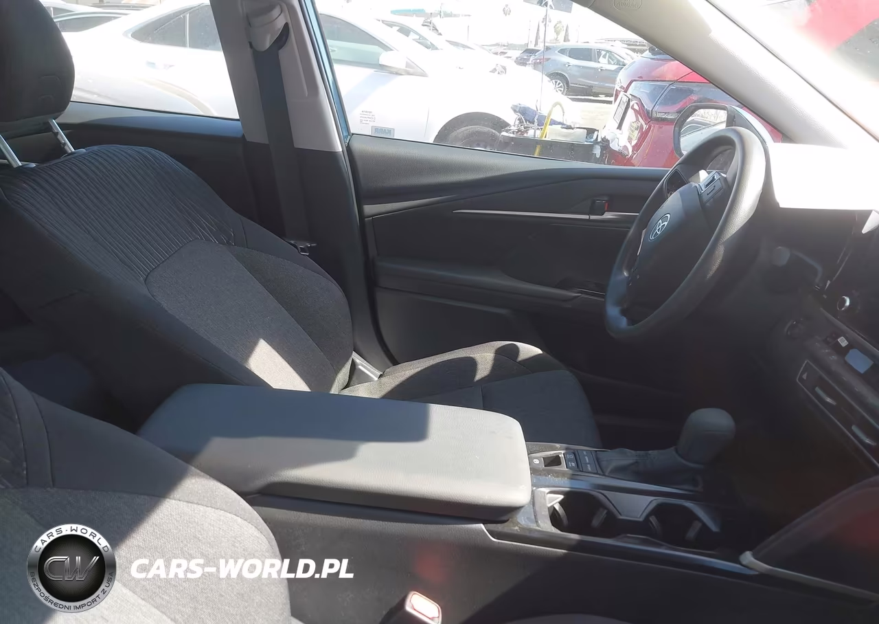 2026 Toyota Camry Le VIN:4T1DAACKXTU745557 - 5
