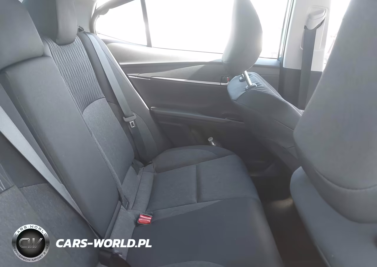 2026 Toyota Camry Le VIN:4T1DAACKXTU745557 - 8