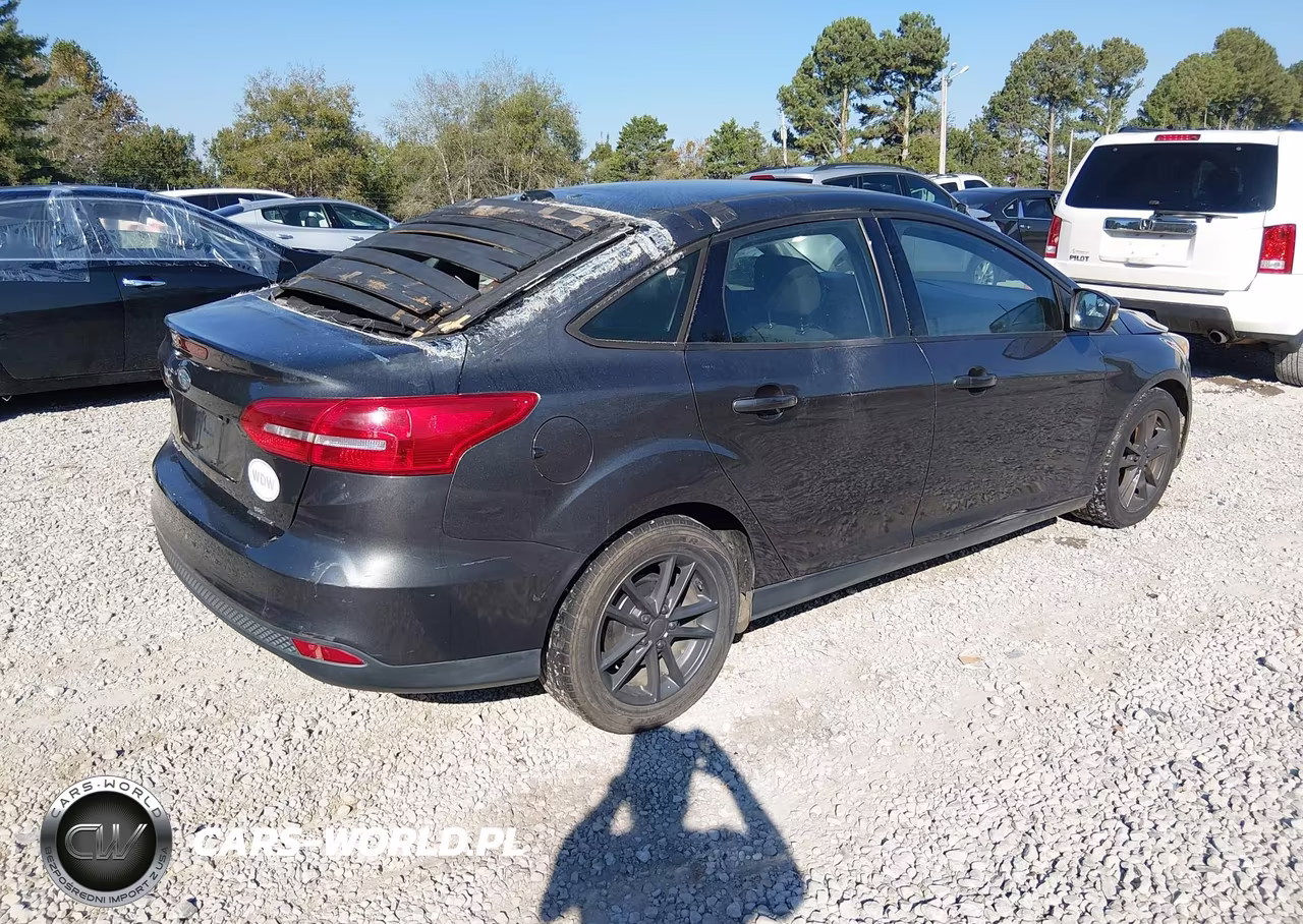 2015 Ford Focus Se VIN:1FADP3F29FL205076 - 4