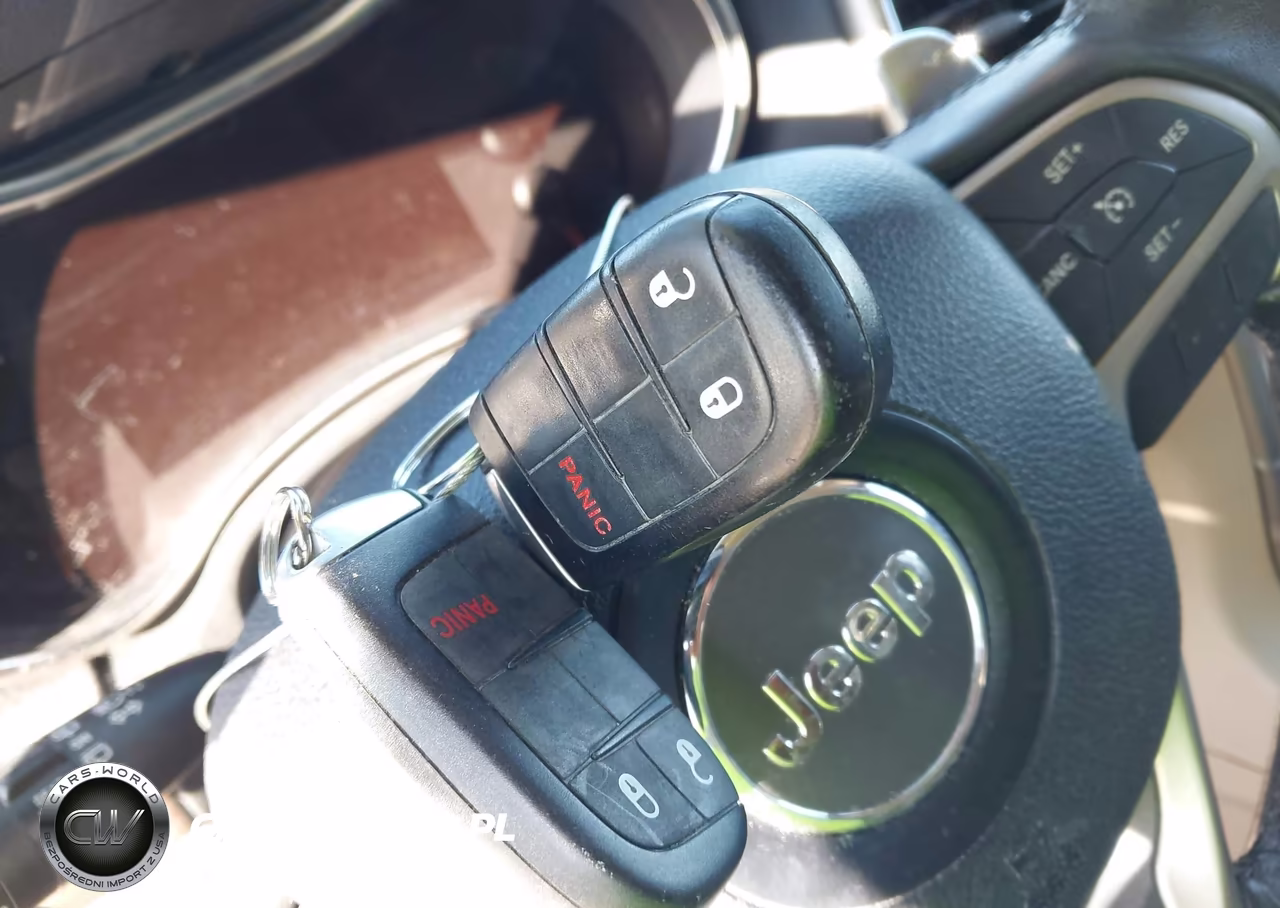 2015 Jeep Grand Cherokee Laredo VIN:1C4RJEAG8FC926618 - 11