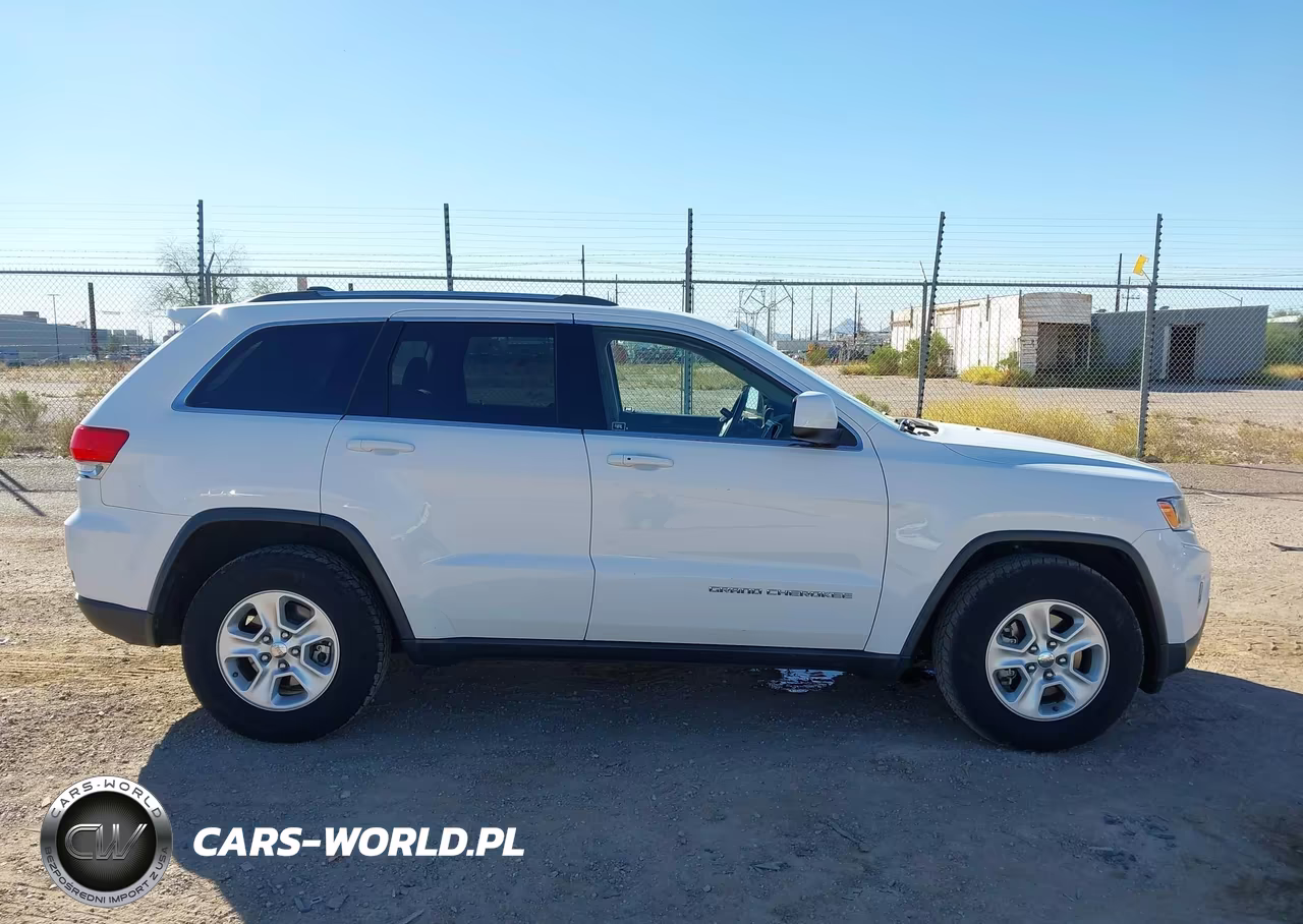 2015 Jeep Grand Cherokee Laredo VIN:1C4RJEAG8FC926618 - 13